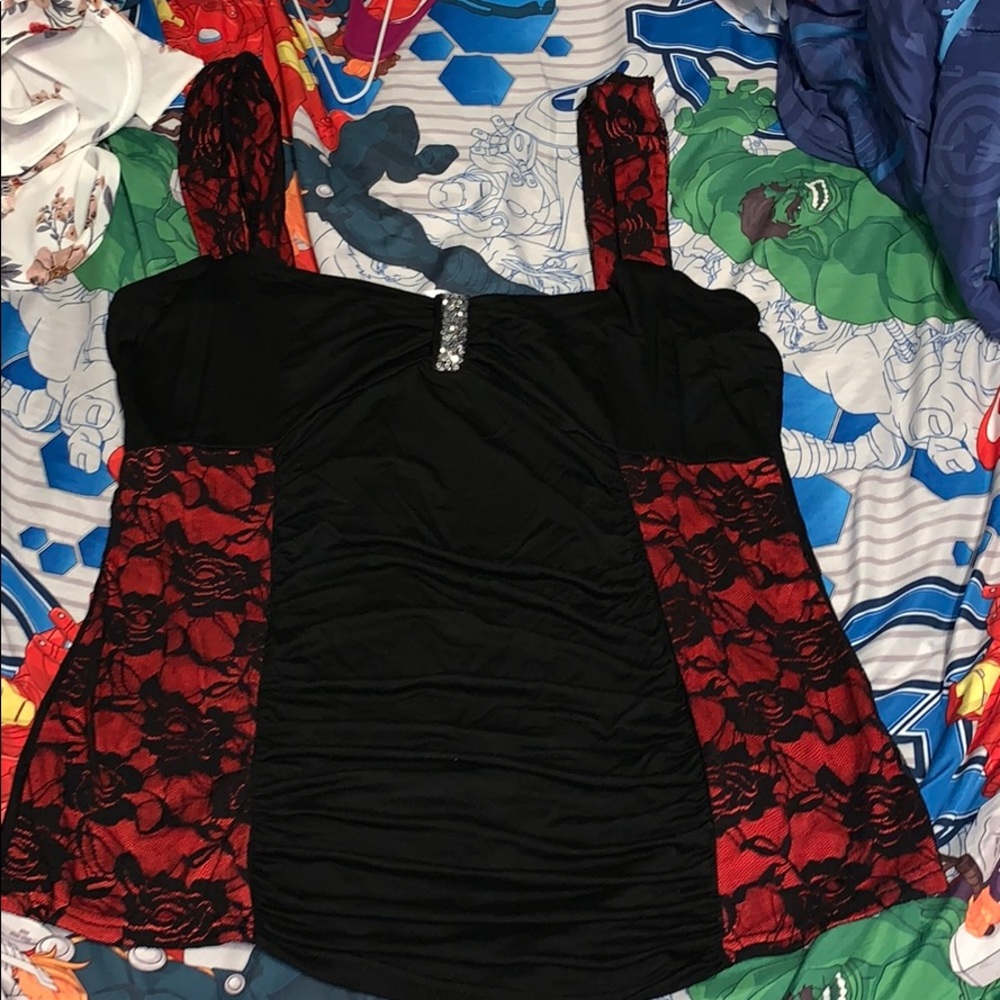 Black and red sleeveless top 16W